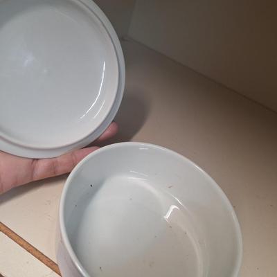 Villeroy & Boch Naif Christmas porcelain trinket box, lidded candy box, or covered dish