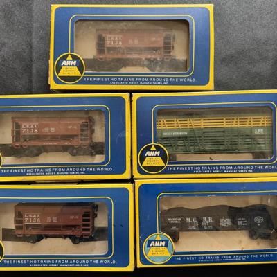 AHM HO 5 Train Cars Original Boxes