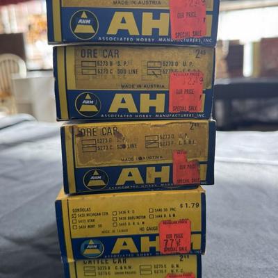 AHM HO 5 Train Cars Original Boxes