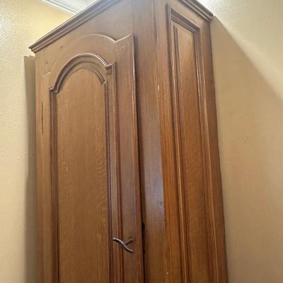 Tall Single-Door Wooden Wardrobe Cabinet with Shelves