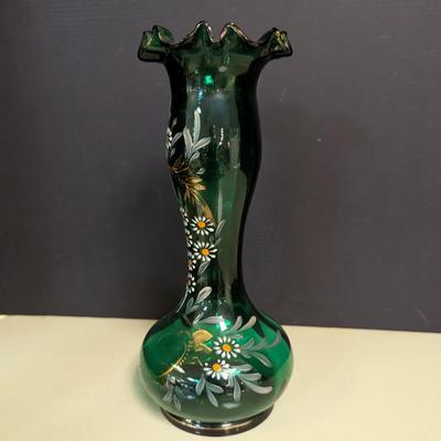 Vintage Bohemian Emerald Green Art Glass Vase Ruffle Edge