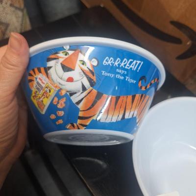 Kellogg's Tony the Tiger Frosted Flakes collectible cereal bowls.- melamine