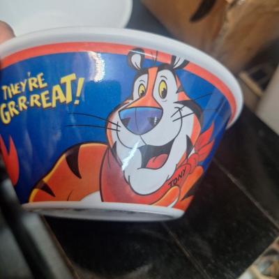 Kellogg's Tony the Tiger Frosted Flakes collectible cereal bowls.- melamine