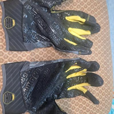 Firm Grip Pro Grip Black Synthetic Leather High Performance Work Gloves with a Veil Camo pattern men's size.