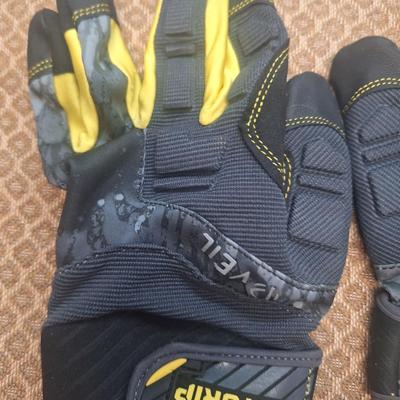 Firm Grip Pro Grip Black Synthetic Leather High Performance Work Gloves with a Veil Camo pattern men's size.