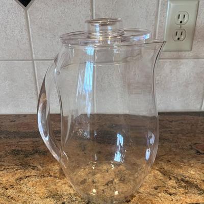 BUFFET CADDY, 2 PLASTIC PITCHERS & PLASTIC CUPS