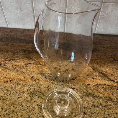 BUFFET CADDY, 2 PLASTIC PITCHERS & PLASTIC CUPS