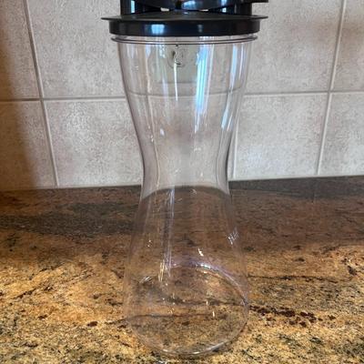 BUFFET CADDY, 2 PLASTIC PITCHERS & PLASTIC CUPS