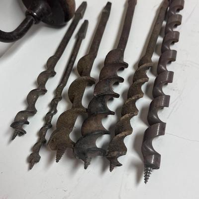 VINTAGE AUGER BRACE DRILL AND DRILL BITS