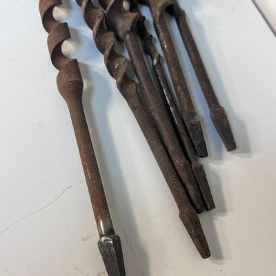 VINTAGE AUGER BRACE DRILL AND DRILL BITS