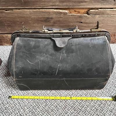 ANTIQUE LEATHER DOCTORS BAG