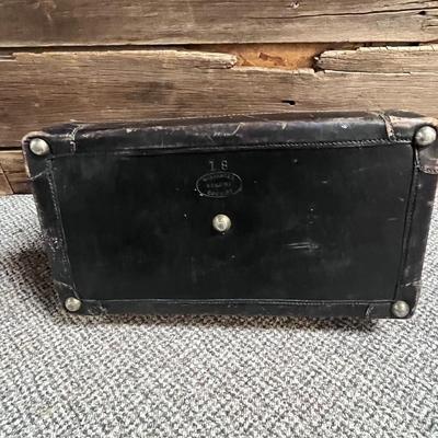 ANTIQUE LEATHER DOCTORS BAG