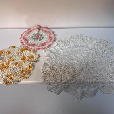 FINE LINEN TABLECLOTH AND NAPKINS, TEA TOWELS, DOILIES AND MORE