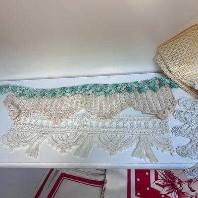 FINE LINEN TABLECLOTH AND NAPKINS, TEA TOWELS, DOILIES AND MORE