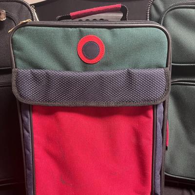 3 PIECES OF LUGGAGE ON WHEELS