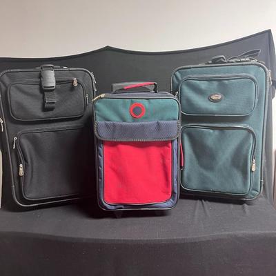 3 PIECES OF LUGGAGE ON WHEELS