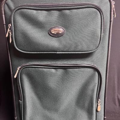 3 PIECES OF LUGGAGE ON WHEELS