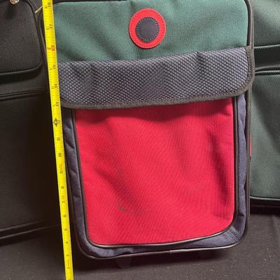 3 PIECES OF LUGGAGE ON WHEELS