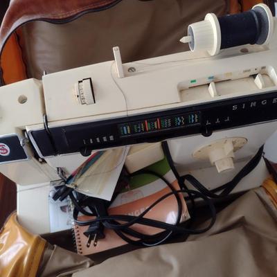 Vintage Singer Model 290 Portable Sewing Machine with Carry Bag