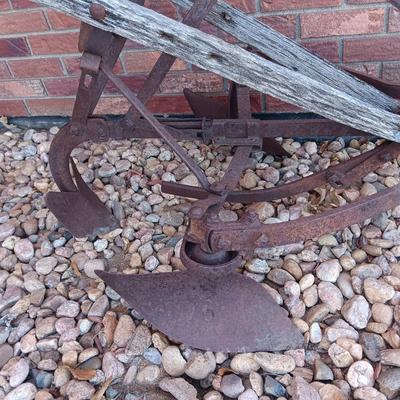 ANTIQUE HORSE-DRAWN WALK-BEHIND CULTIVATOR OR PLOW