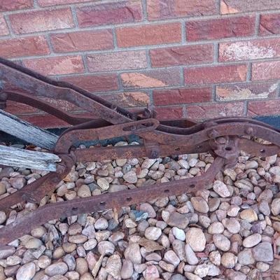 ANTIQUE HORSE-DRAWN WALK-BEHIND CULTIVATOR OR PLOW