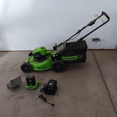 GREENWORKS PRO 60 VOLT, SELF PROPELLED, 21" CUTTING DECK, 2 BATTERIES AND CHARGER