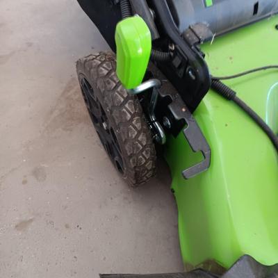 GREENWORKS PRO 60 VOLT, SELF PROPELLED, 21" CUTTING DECK, 2 BATTERIES AND CHARGER