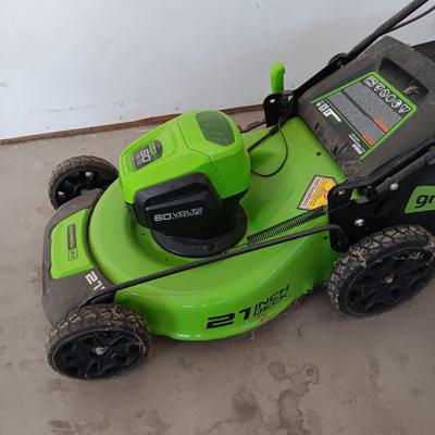 GREENWORKS PRO 60 VOLT, SELF PROPELLED, 21" CUTTING DECK, 2 BATTERIES AND CHARGER