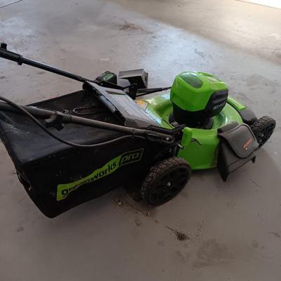 GREENWORKS PRO 60 VOLT, SELF PROPELLED, 21" CUTTING DECK, 2 BATTERIES AND CHARGER