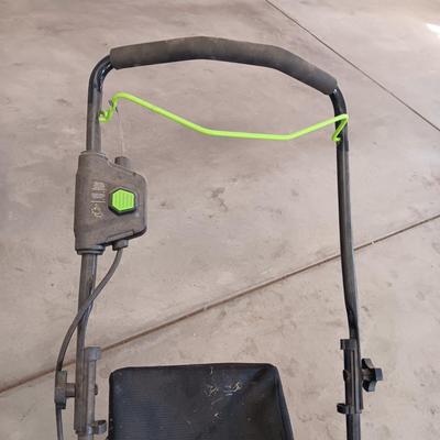 GREENWORKS PRO 60 VOLT, SELF PROPELLED, 21" CUTTING DECK, 2 BATTERIES AND CHARGER