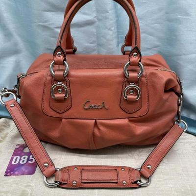 Sale Photo Thumbnail #121: Vintage leather coach bag, 'Ashley '  
Salmon color, 7 x 13 inches 
1 interior zipper pocket, 1 interior slot pocket
2 handles, detachable shoulder strap