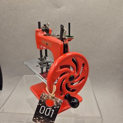 Sale Photo Thumbnail #124: RARE    in the original Poppy Red color
Cast metal
Chain stitch machine, no bobbin needed
Excellent condition 
Retail is $350 to $695