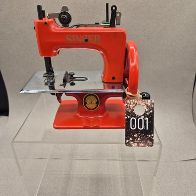 Sale Photo Thumbnail #123: RARE    in the original Poppy Red color
Cast metal
Chain stitch machine, no bobbin needed
Excellent condition 
Retail is $350 to $695