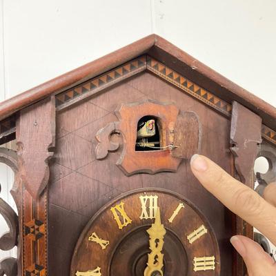 267 Cuckoo Clock Antiques wood, with inlaid wood pieces
