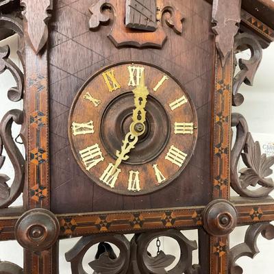 267 Cuckoo Clock Antiques wood, with inlaid wood pieces