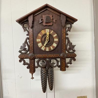 267 Cuckoo Clock Antiques wood, with inlaid wood pieces