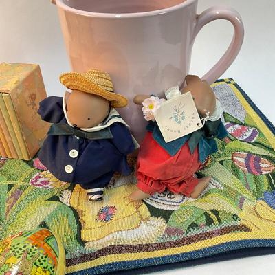 293 Table runner Easter theme with Pink Ceramic Pitcher