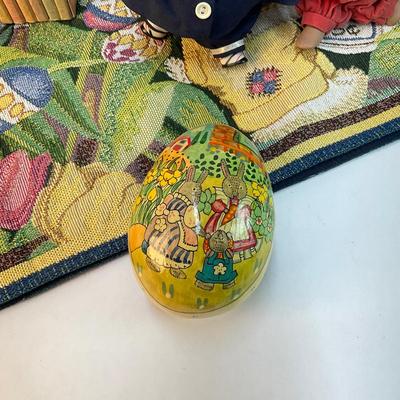 293 Table runner Easter theme with Pink Ceramic Pitcher