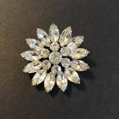 Sale Photo Thumbnail #125: Very nice clear rhinestone flower brooch 
Please see attached photos