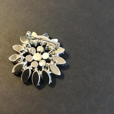 Sale Photo Thumbnail #127: Very nice clear rhinestone flower brooch 
Please see attached photos