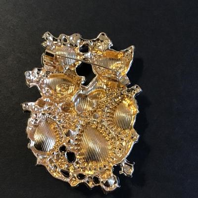 Sale Photo Thumbnail #140: Very cute multi colored rhinestone cat Brooch 
Please see attached photos