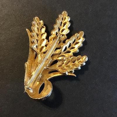 Sale Photo Thumbnail #149: Vintage gold tone Hollywood regency brooch 
Please see attached photos