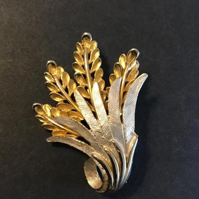 Sale Photo Thumbnail #147: Vintage gold tone Hollywood regency brooch 
Please see attached photos