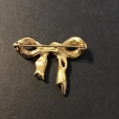 Sale Photo Thumbnail #234: Very nice Vintage gold tone Monet ribbon Brooch please see attached photos