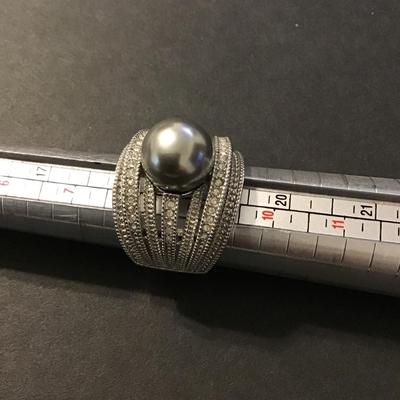 Sale Photo Thumbnail #242: Beautiful Silver Tone ring with rhinestones please see attached photos