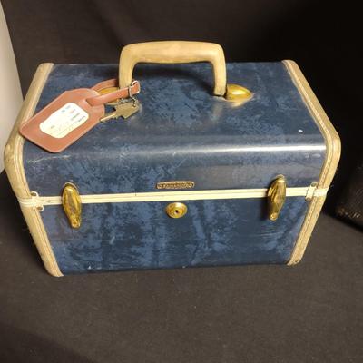 SAMSONITE COSMETIC CASE AND A HARD SIDED VINTAGE SUITCASE