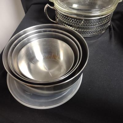 STAINLESS STEEL NESTING BOWLS, CASSEROLE DISH IN SERVER AND COOKWARE