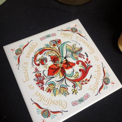 TUPPERWARE AND OTHER KITCHEN ITEMS