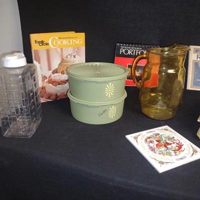 TUPPERWARE AND OTHER KITCHEN ITEMS