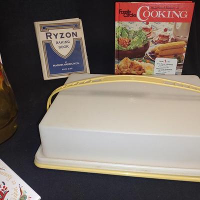 TUPPERWARE AND OTHER KITCHEN ITEMS